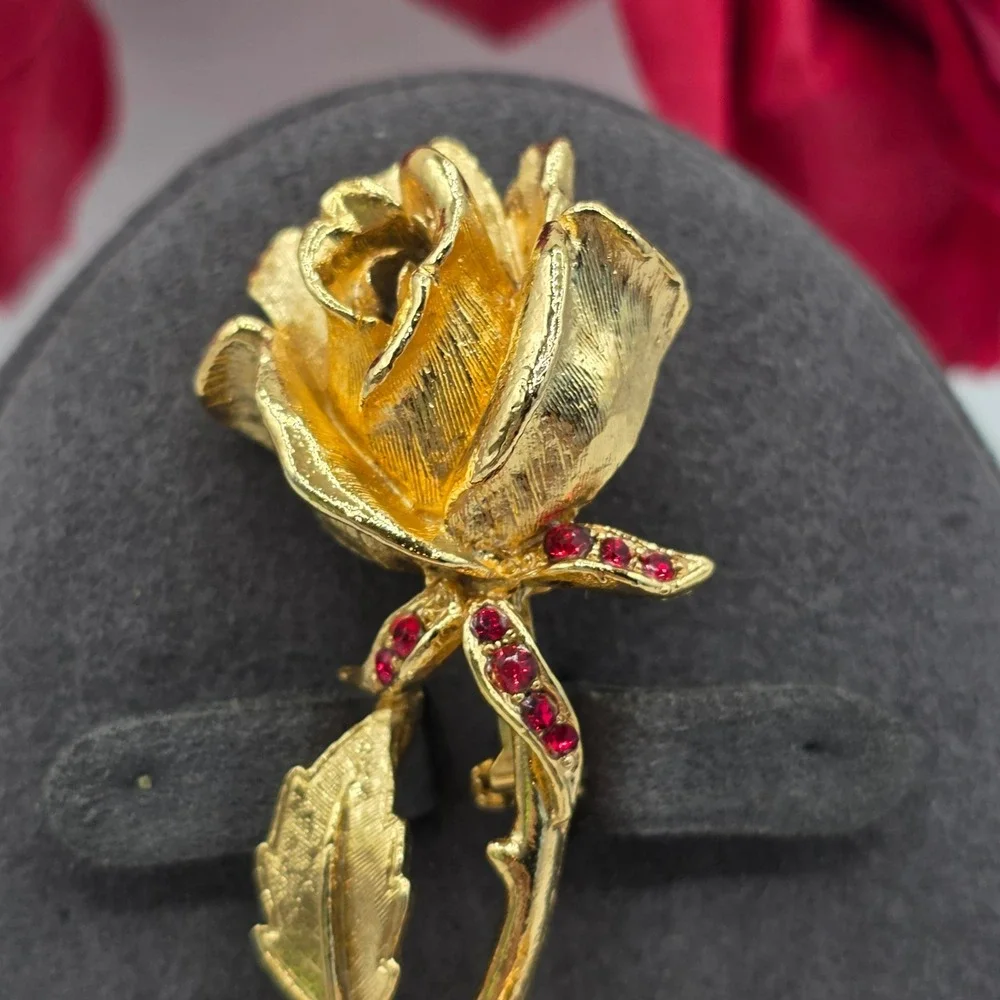 Gerrys Vintage Gold Tone Long Stem Rose Brooch Red Rhinestone Floral Pin